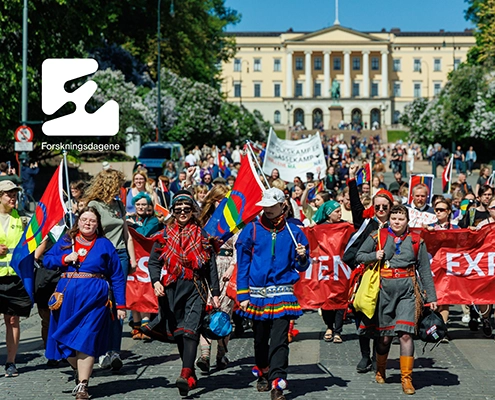 Demonstrasjon mot Fosen utbyggingen på Carl Johansgate med slottet i bakgrunnen. Personer kledd i kofter